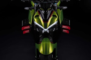 Ducati Streetfighter V4 Lamborghini vista frontale con ali