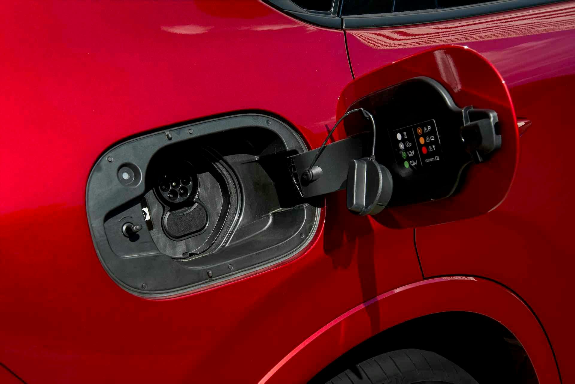 Mazda- CX-60 - sportello ricarica