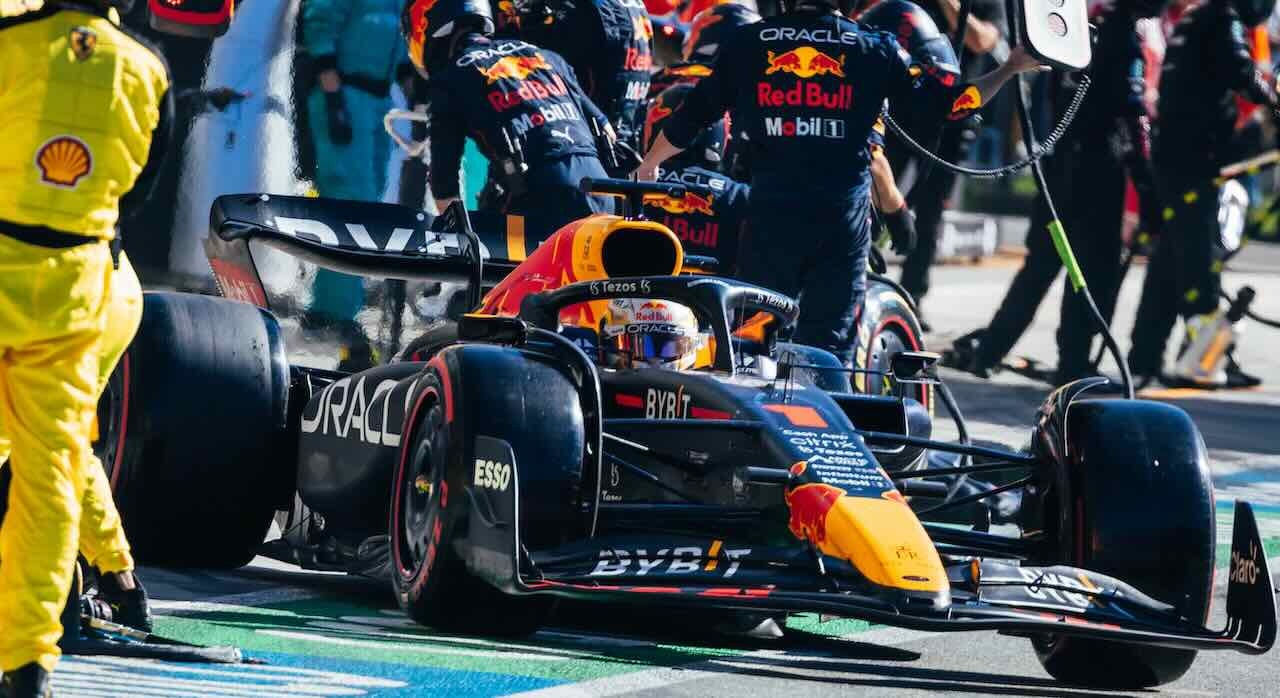 Sparco veste il team Oracle Red Bull Racing RED Live