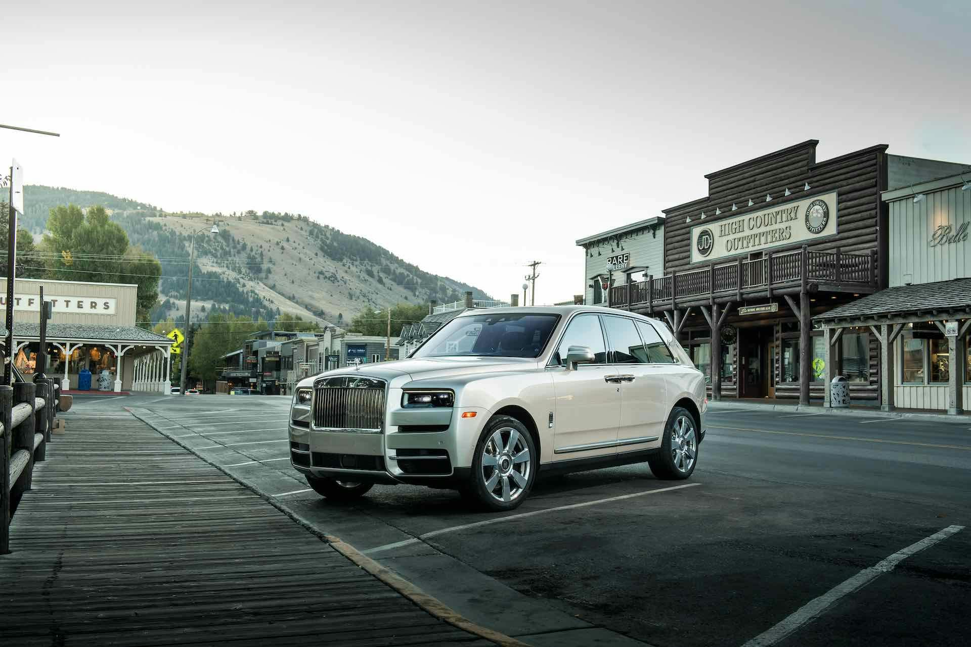 auto V12 - Rolls-Royce Cullinan