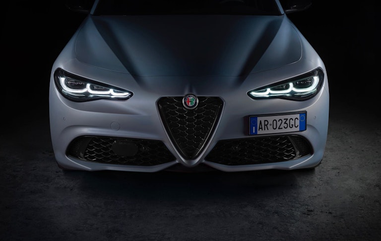 Alfa Romeo Giulia e Stelvio 2023 fari matrix full LED