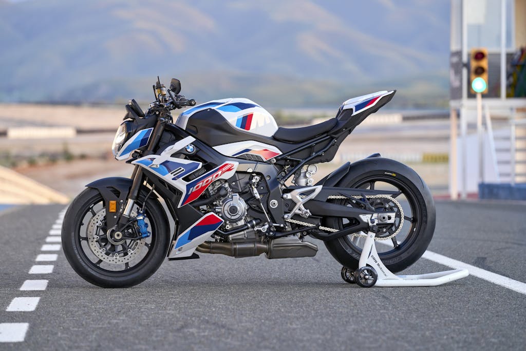 BMW M 1000 R bianca