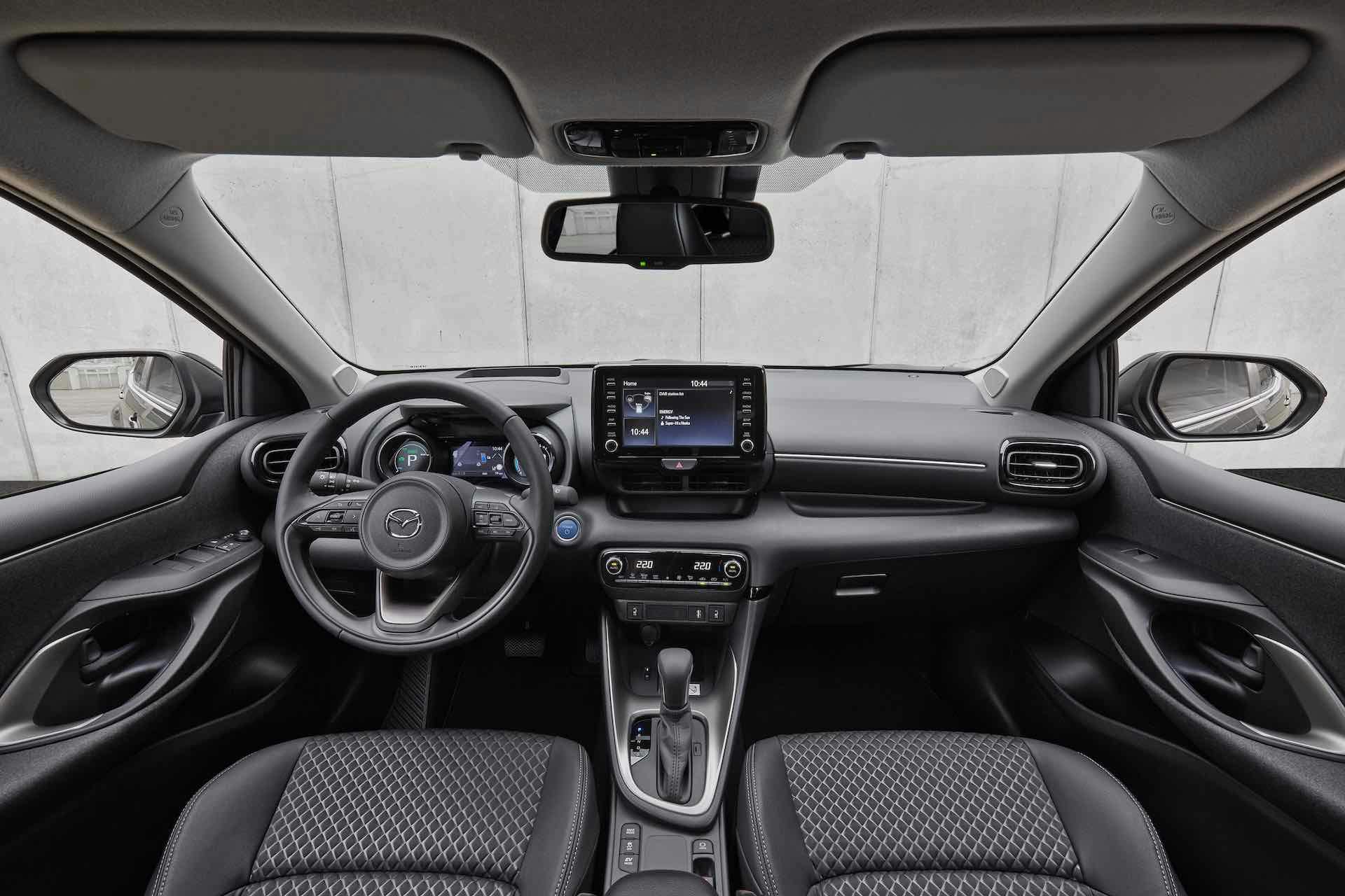 prova mazda2_hybrid - plancia