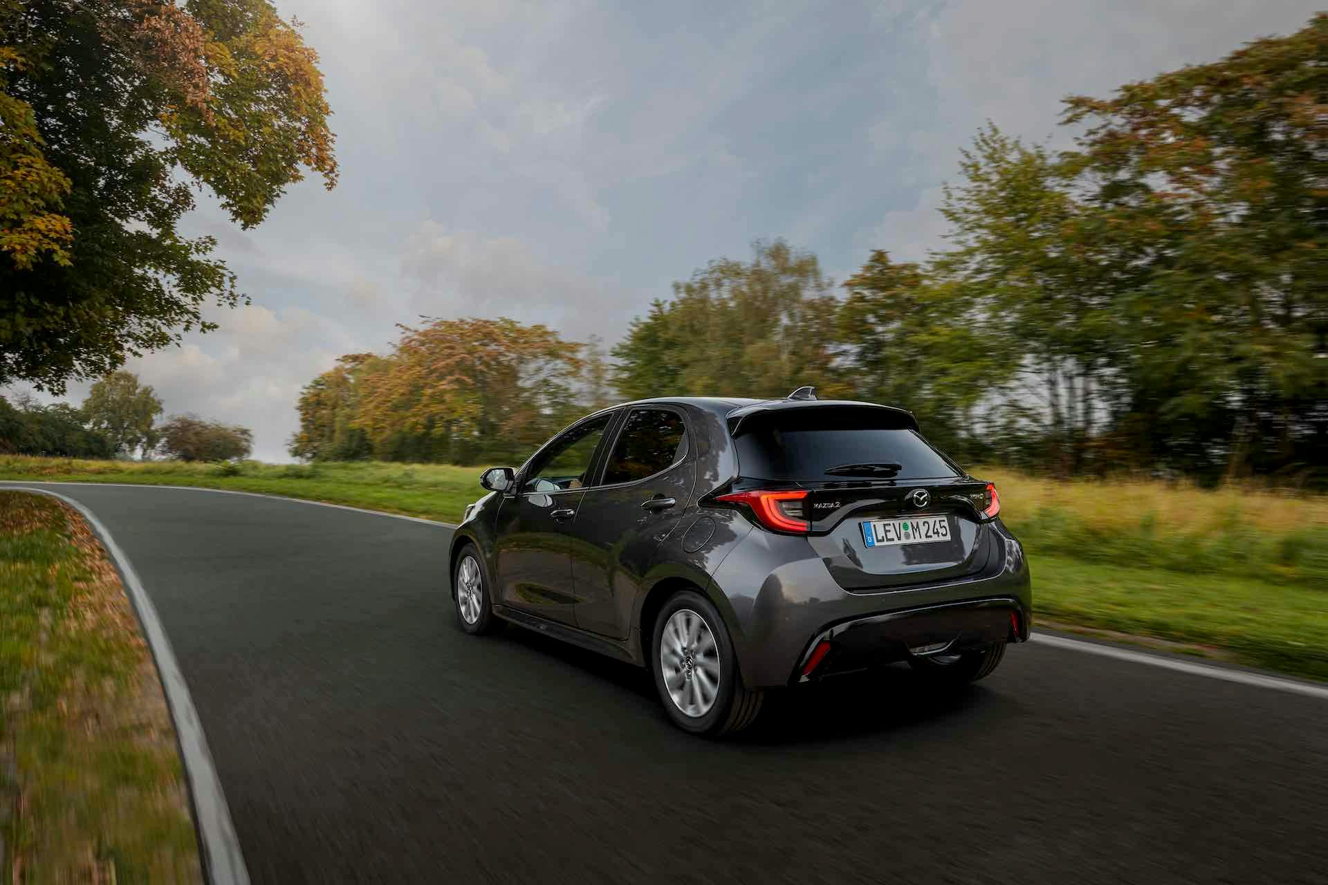 tets mazda2_hybrid vista posteriore