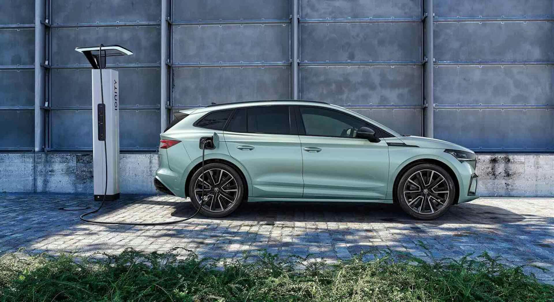 Skoda ENYAQ iV, aggiornamento software per batteria e infotainment