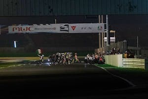 Moto Guzzi Fast Endurance partenza gara notturna