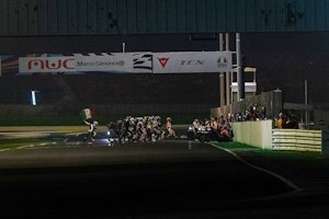 Moto Guzzi Fast Endurance partenza gara notturna