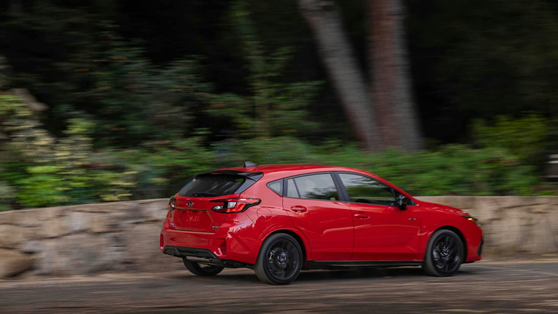 subaru-impreza - rossa tre quarti posteriore