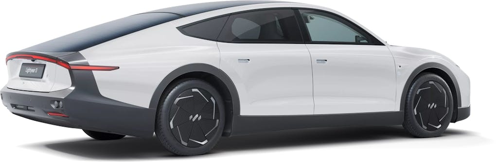 auto a energia solare - Lightyear