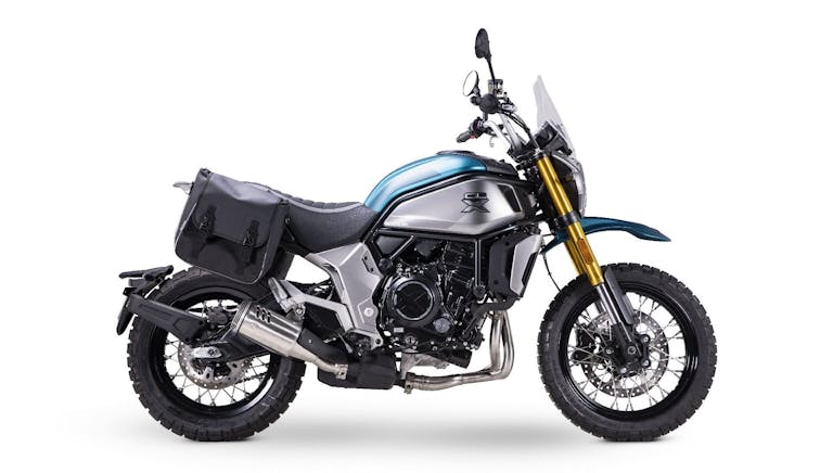 CFMoto 700 CL-X Adventure foto laterale in studio