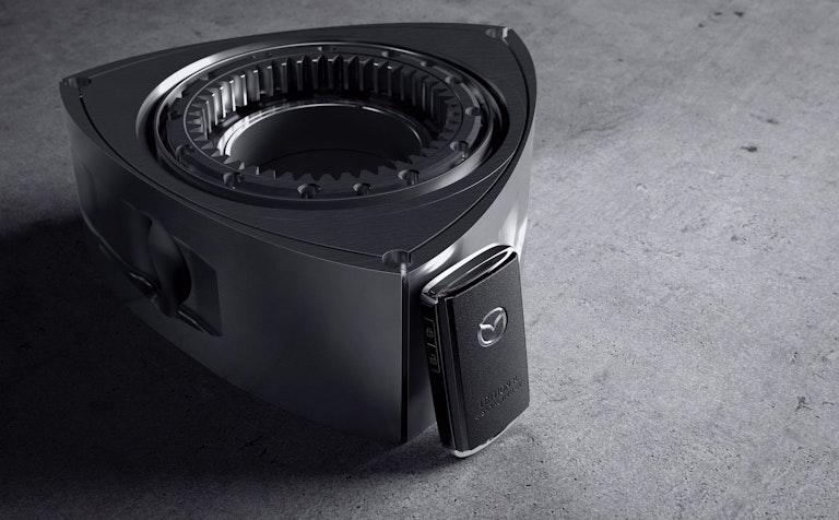 Motore rotativo Mazda MX-30 e-Skyactiv R-EV e chiave auto