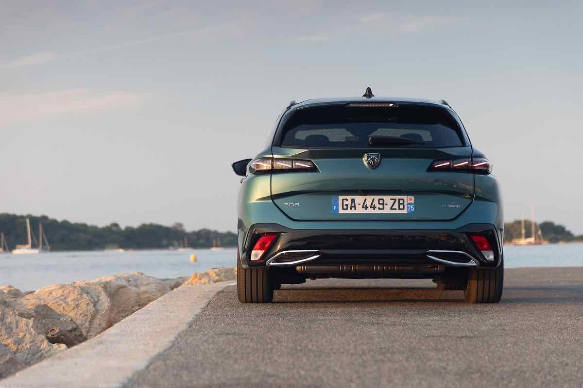 Peugeot 308 SW plug-in hybrid - vista posteriore
