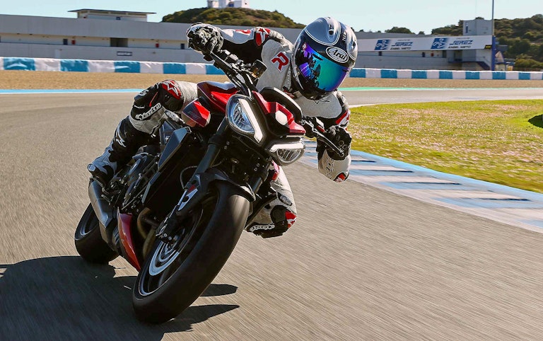 Triumph Street Triple RS 2023 in pista