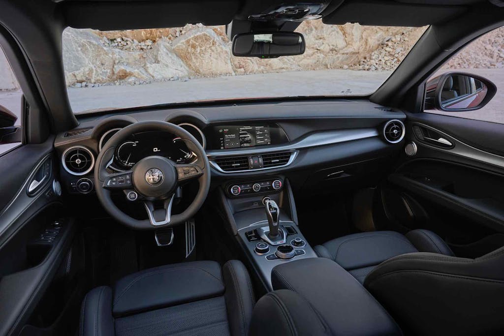 Alfa Romeo Stelvio 2023 - plancia