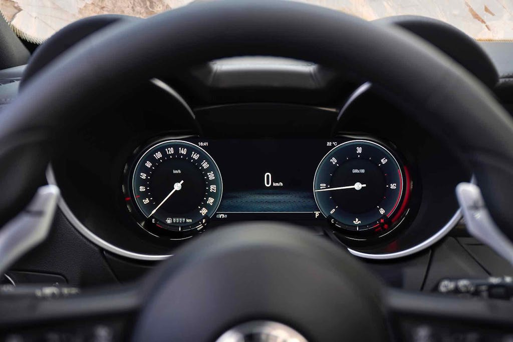 Alfa Romeo Stelvio 2023 - strumentazione