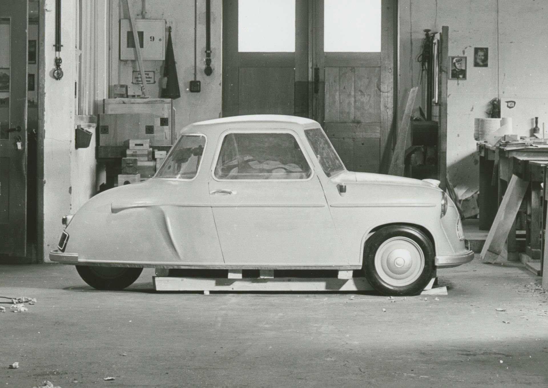 The development department first experimented with a three-wheeler called the Max-Kabine
