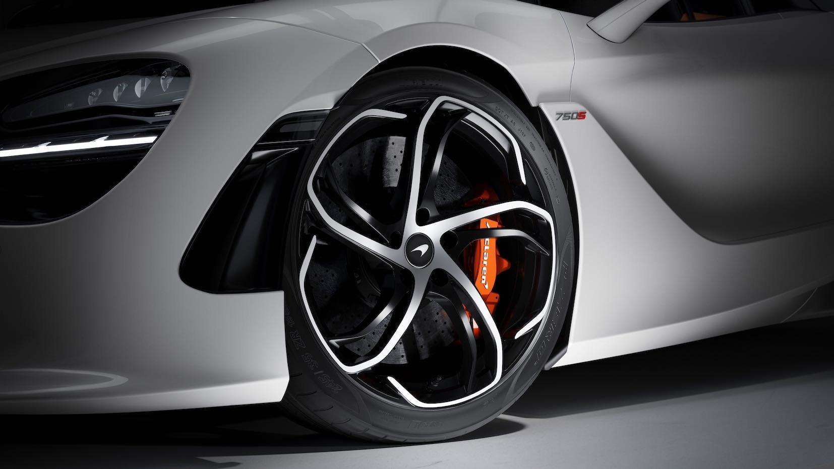Nuova McLaren 750S, i cerchi sono da 19" davanti e da 20" dietro
