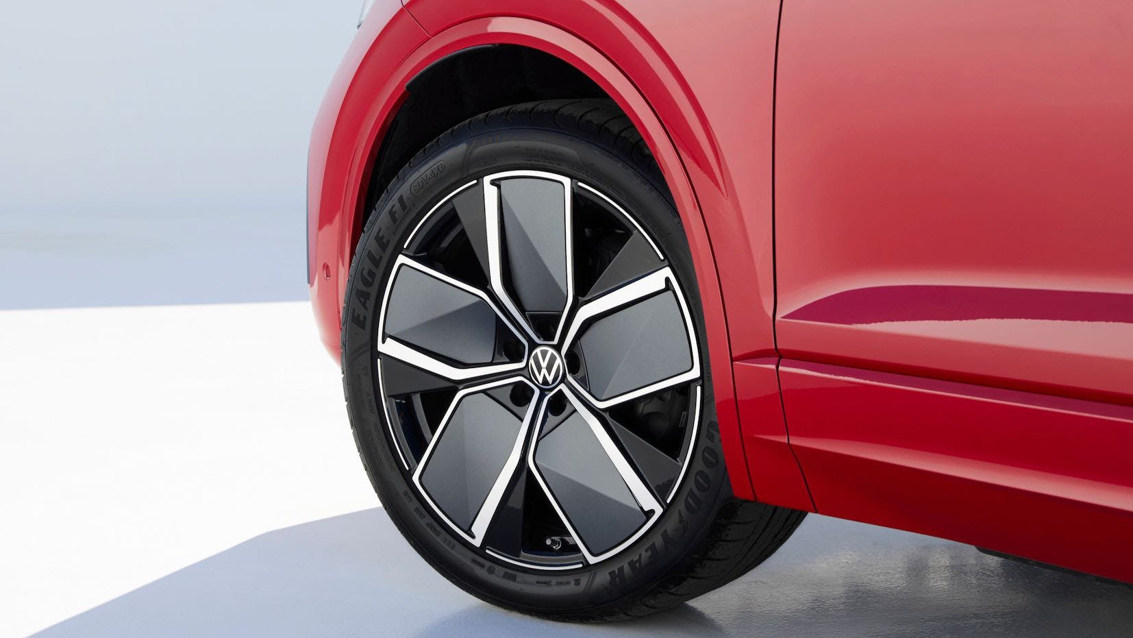 Nuova Volkswagen Touareg 2023, i cerchi sono disponibili nelle misure da 19 a 21 pollici