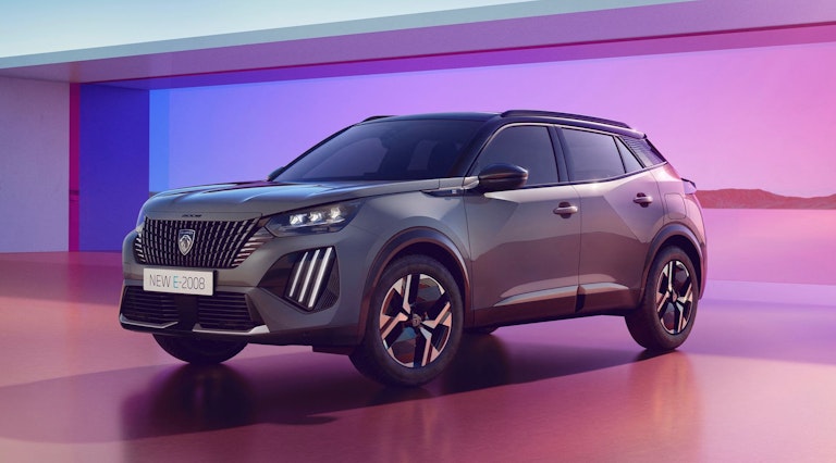 nuova Peugeot e-2008 restyling 2023
