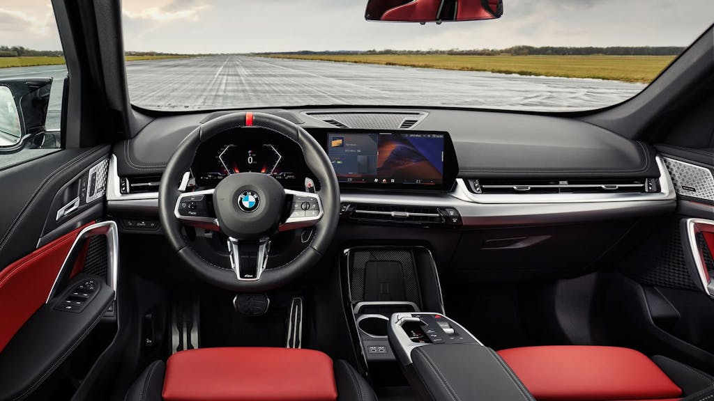 Nuova BMW X1 M35i xDrive, gli interni