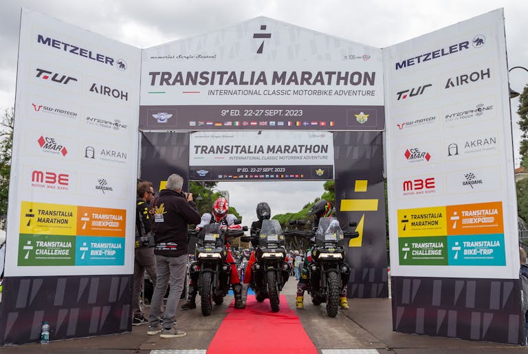 Piloti H-D allo start della Transitalia Marathon