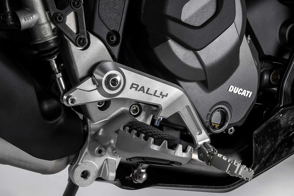 Ducati DesertX Rally dettaglio pedale freno alluminio