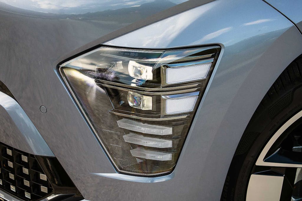 Hyundai Kona Elettrica faro anteriore LED