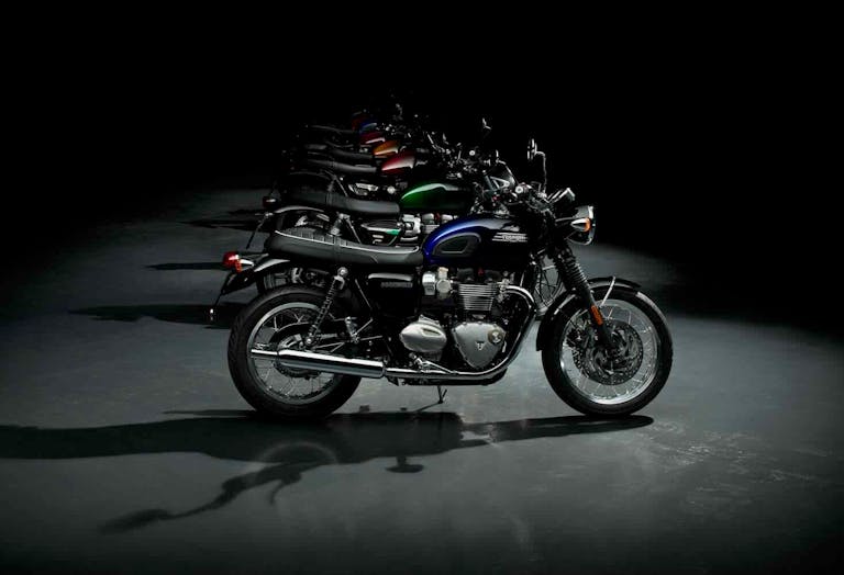 triumph bonneville stealth edition gamma completa foto in stuio