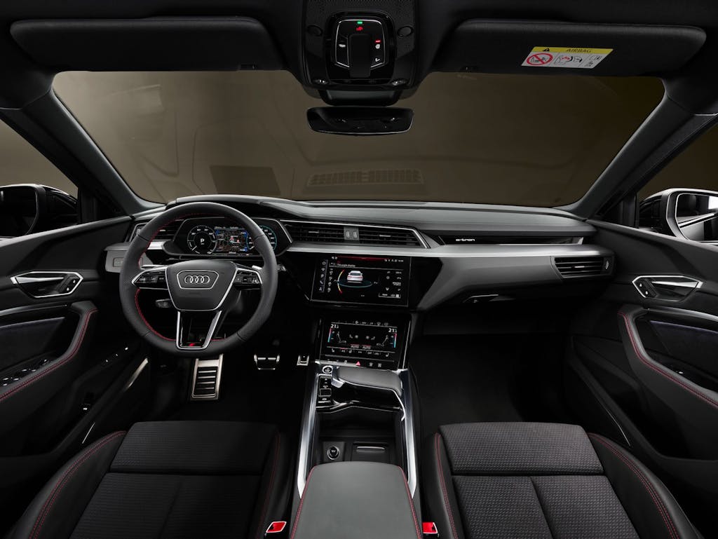 Audi Q8 e-tron edition Dakar interno