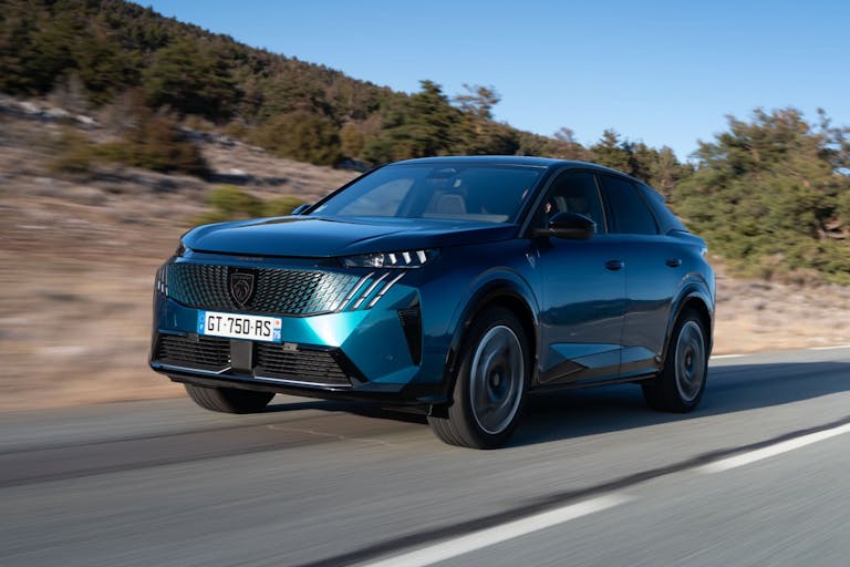 Peugeot e-3008