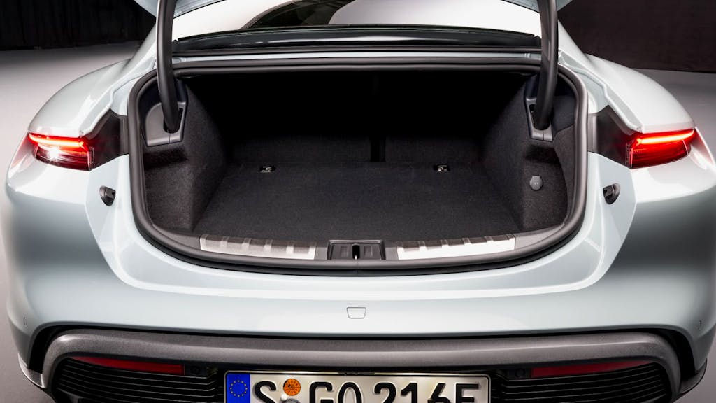 Porsche Taycan restyling 2024, il bagagliaio
