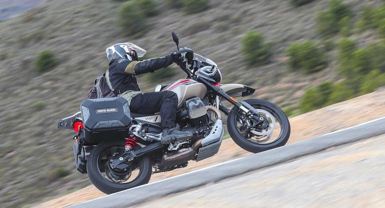 Moto Guzzi V85 TT Travel 2024