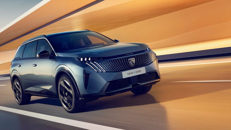 Nuova Peugeot e-5008 MY2024