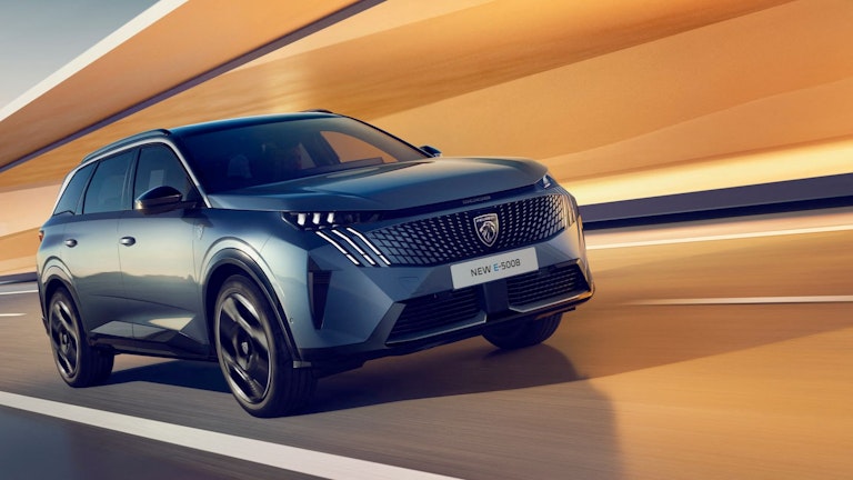 Nuova Peugeot e-5008 MY2024