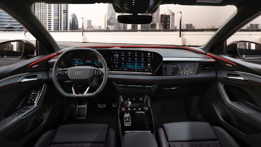 Nuova Audi Q6 e-tron, posto guida e plancia