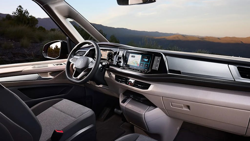 Nuovo Volkswagen California 2024, cruscotto e posto guida