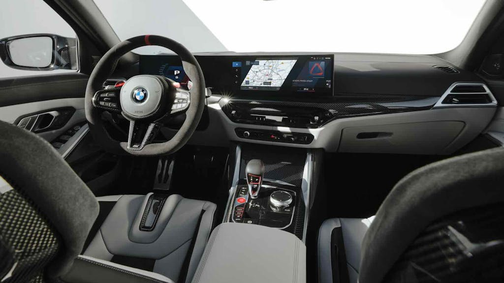 Nuova BMW M3 2024, gli interni