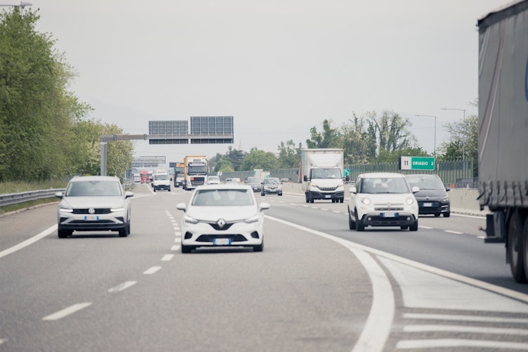 auto in autostrada