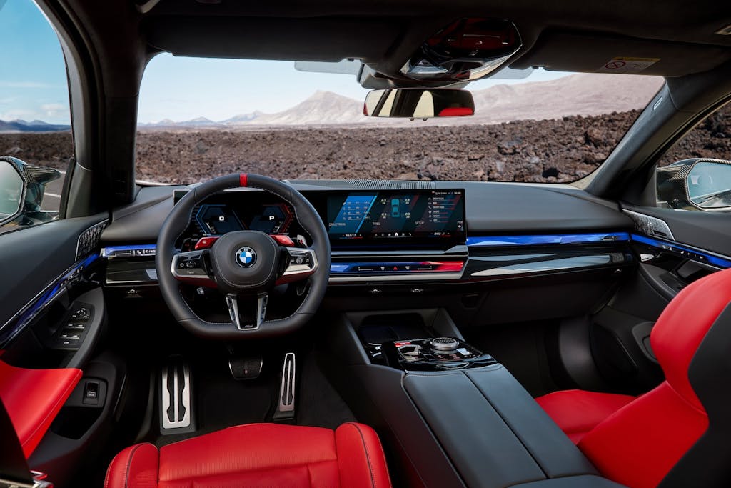 interno BMW M5 Touring 2025