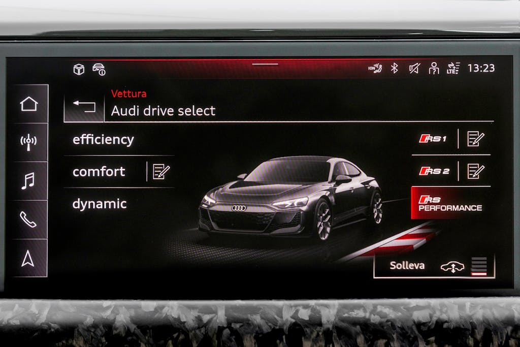 diplay modalità di guida Audi RS e-tron GT performance