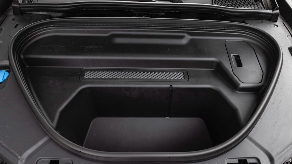 Nuova Audi SQ6 e-tron, frunk