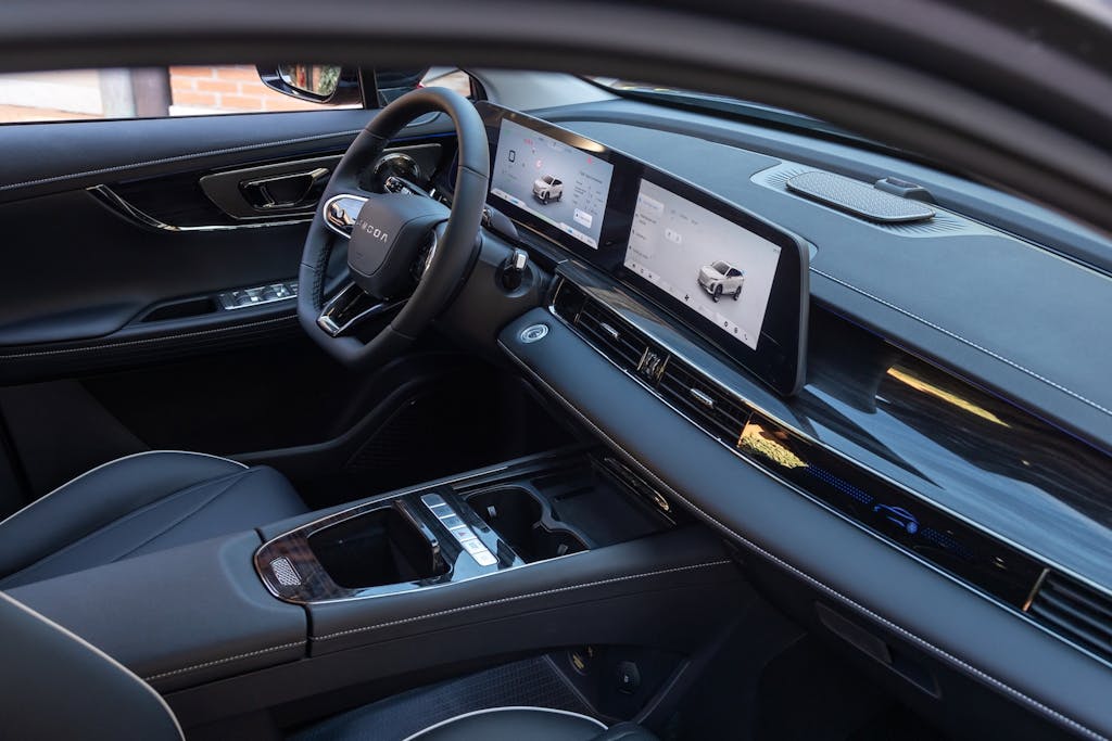 Interno Omoda 5