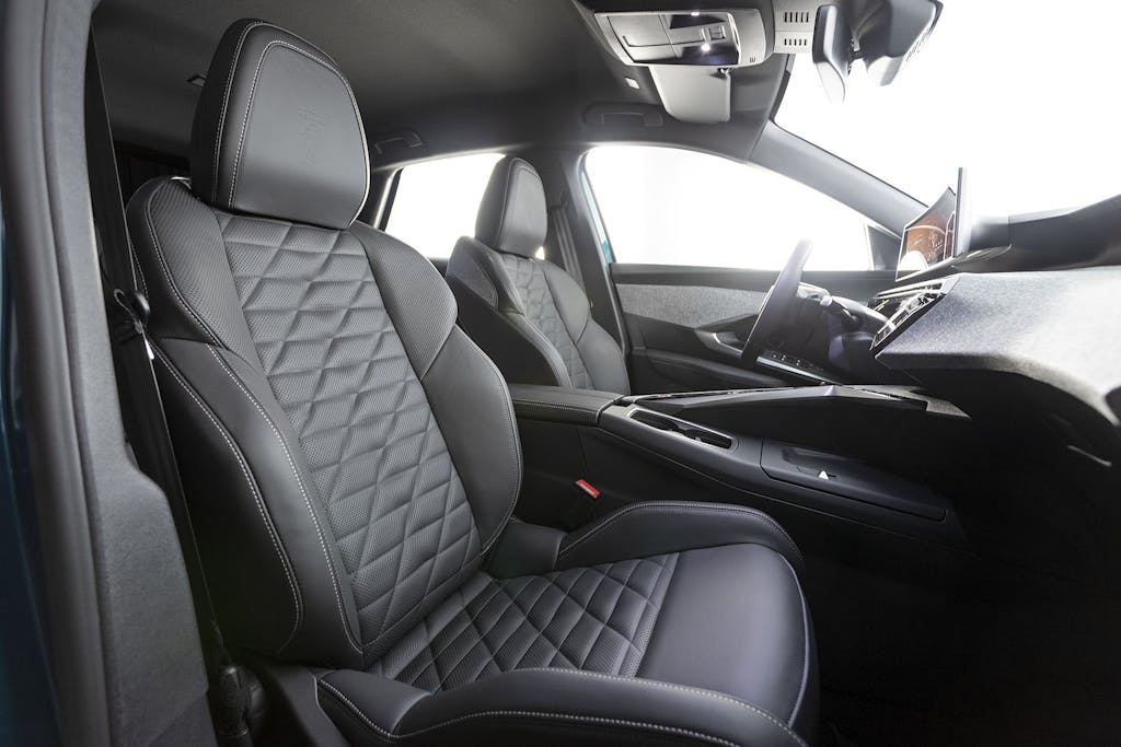 Nuova Peugeot 3008 Hybrid