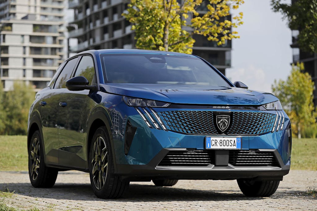 Nuova Peugeot 3008 Hybrid