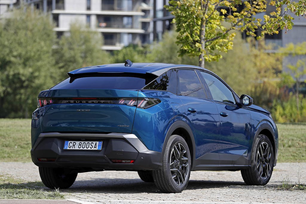 Nuova Peugeot 3008 Hybrid
