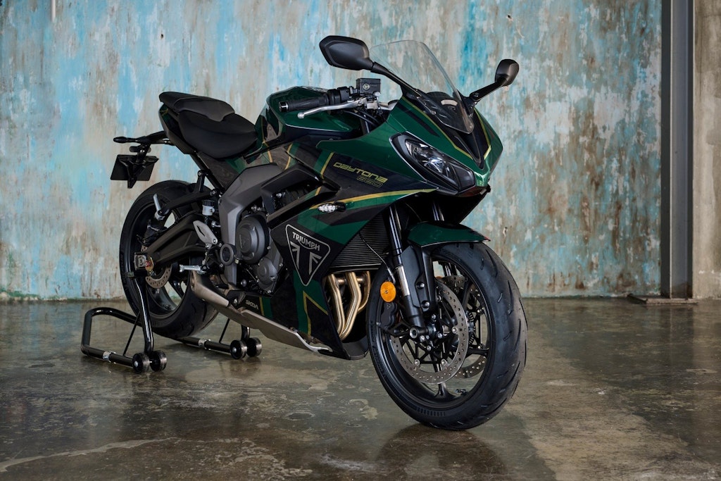 Triumph Daytona 660 Royal Chrome Green/Gold