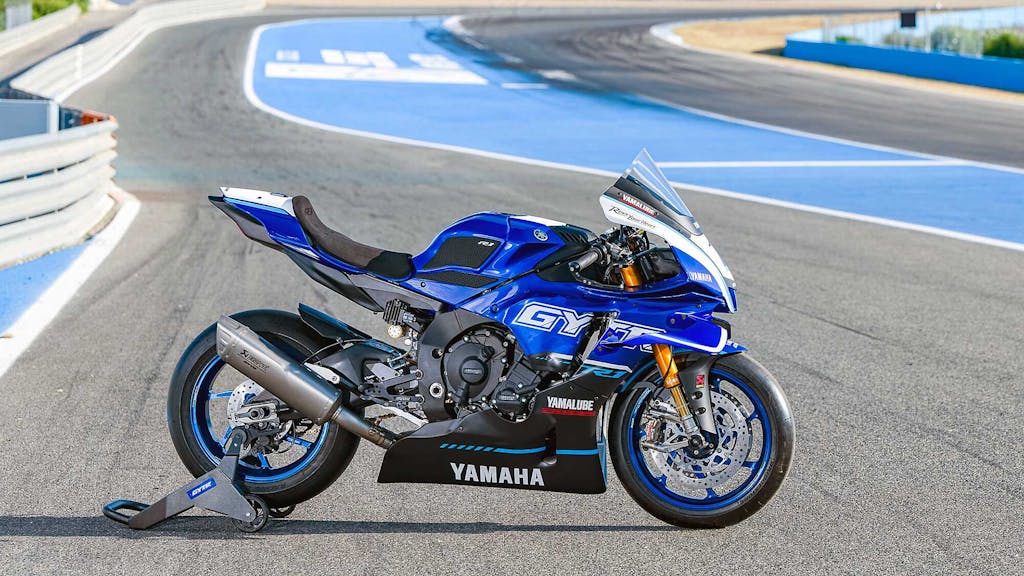 Yamaha R1 2025 Race