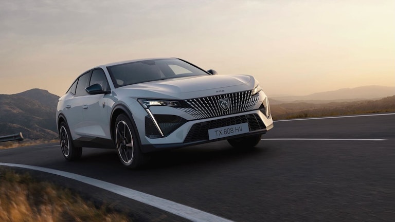 La nuova Peugeot e-408 elettrica