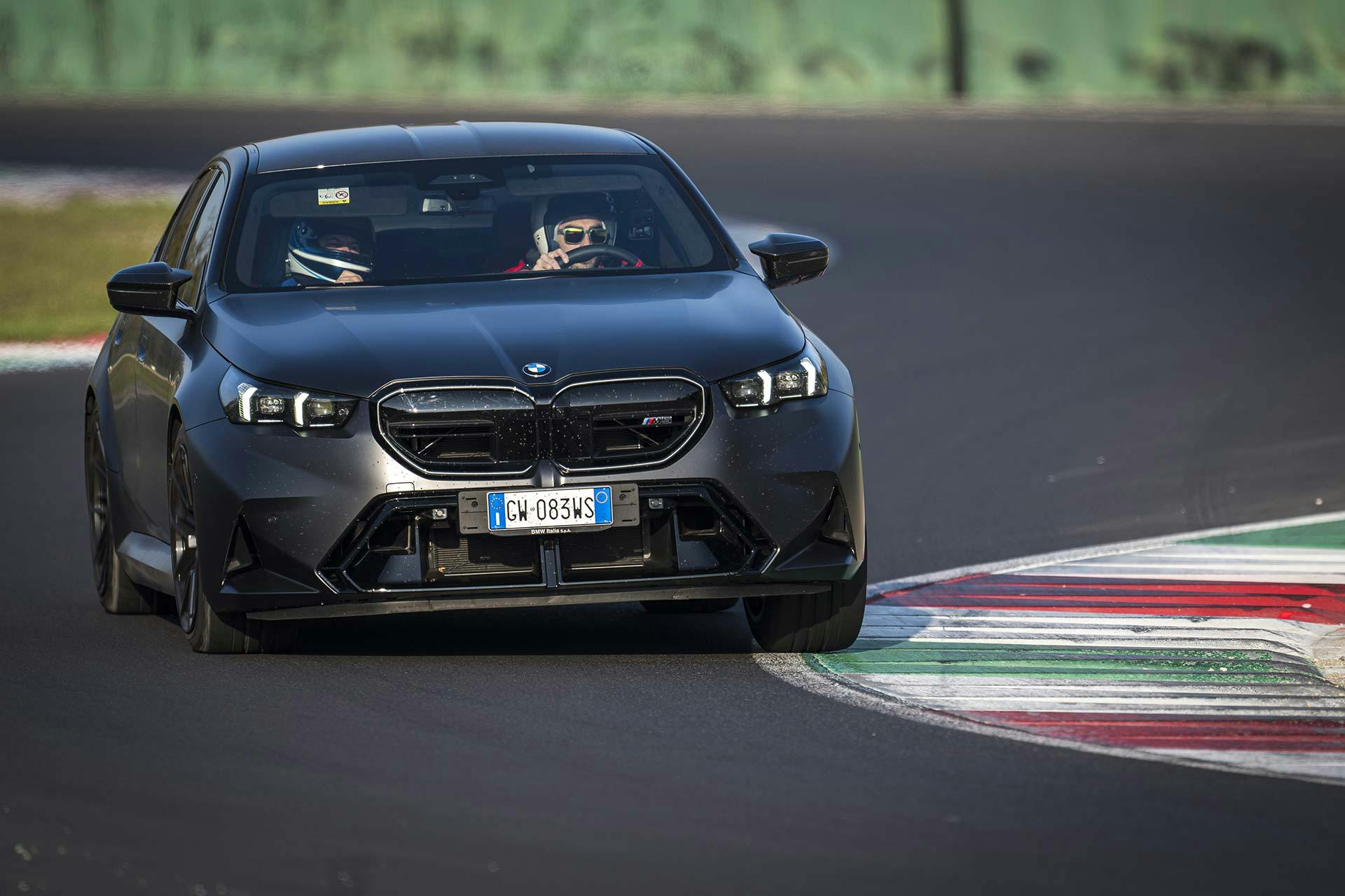 Prova BMW M5 G90
