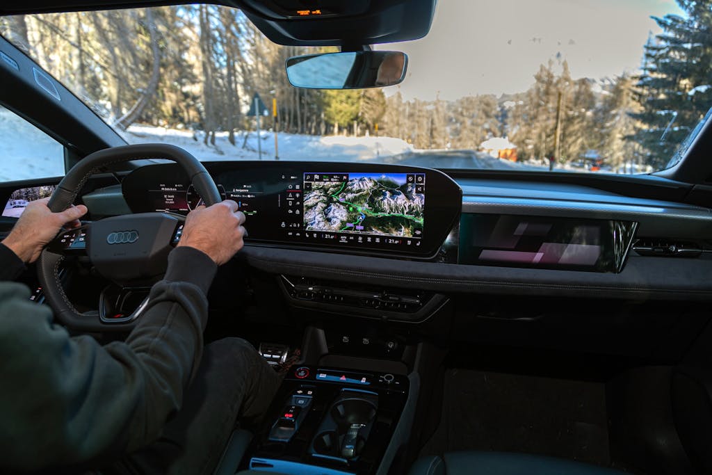 interno Audi S6 Avant e-tron quattro